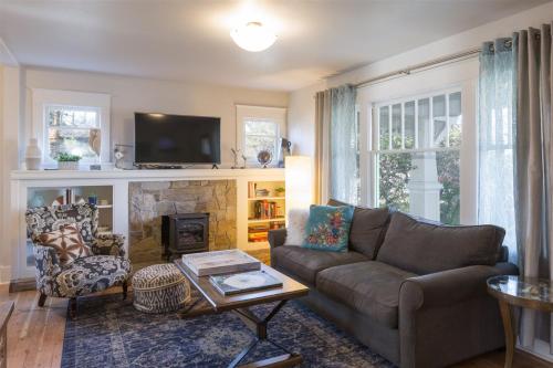 Bluebird Day - Star Cottage