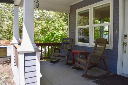 Bluebird Day - Kokanee Cottage