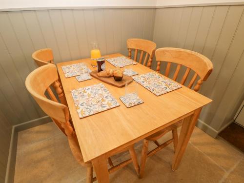 Exterior view, Thorn Cottage in Fairford