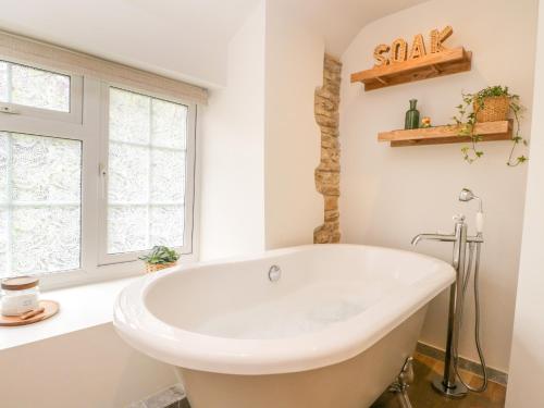 Exterior view, Thorn Cottage in Fairford