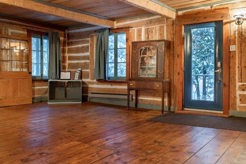 Ancestral Wooden Chalet - St-Gabriel de Brandon in Сен-Дідас