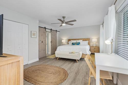 Blue Heaven Pool duplex perfect for 2 families in Fort Myers Beach, USA