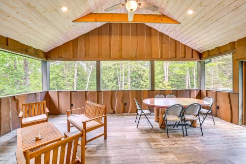 Tree Tops Retreat about 19 Mi to Lake George! in Chestertown, USA