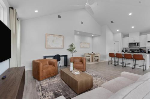 Luxurious Hidden Gem - Downtown Access - Balcony in Austin, USA