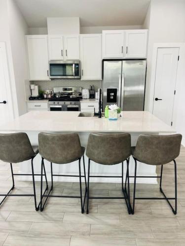 Luxurious Hidden Gem - Downtown Access - Balcony in Austin, USA