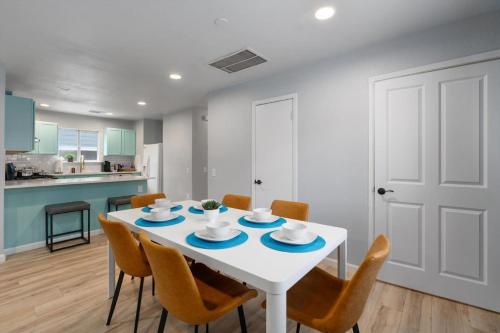 Immediate Access to Highway 35 - Remodeled Haven in Austin, USA