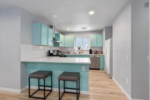 Immediate Access to Highway 35 - Remodeled Haven Immediate Access to Highway 35 - Remodeled Haven