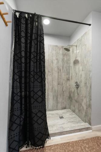 Immediate Access to Highway 35 - Remodeled Haven Immediate Access to Highway 35 - Remodeled Haven