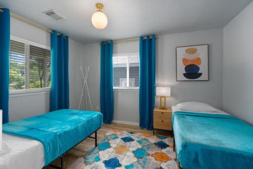 Immediate Access to Highway 35 - Remodeled Haven Immediate Access to Highway 35 - Remodeled Haven