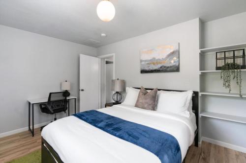 Immediate Access to Highway 35 - Remodeled Haven Immediate Access to Highway 35 - Remodeled Haven