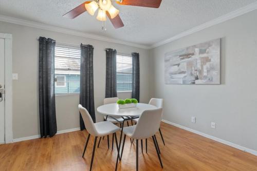 Mins to Downtown - Stunning Austin Haven - Pool Mins to Downtown - Stunning Austin Haven - Pool