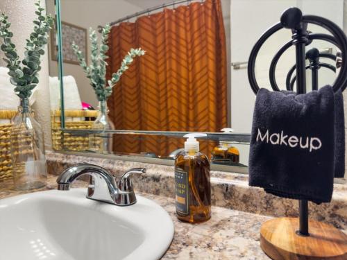 Mins to Downtown - Stunning Austin Haven - Pool Mins to Downtown - Stunning Austin Haven - Pool