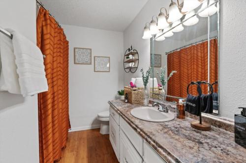 Mins to Downtown - Stunning Austin Haven - Pool Mins to Downtown - Stunning Austin Haven - Pool