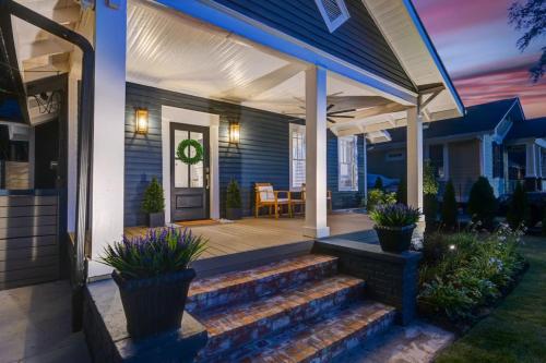 Widok z zewnątrz, The Indigo 2BR with Hot Tub in Colonial Heights