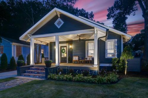 Widok z zewnątrz, The Indigo 2BR with Hot Tub in Colonial Heights