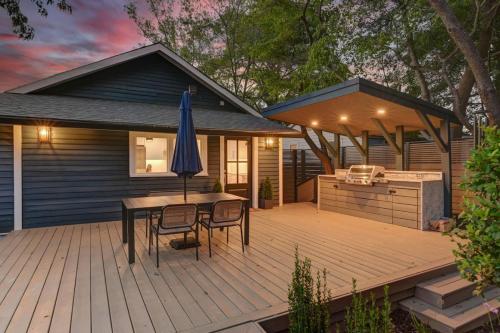 Wyposażenie, The Indigo 2BR with Hot Tub in Colonial Heights