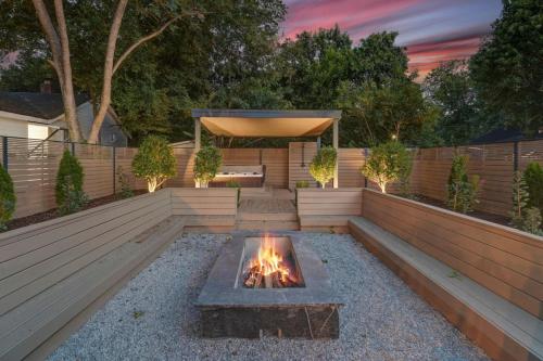 Wyposażenie, The Indigo 2BR with Hot Tub in Colonial Heights