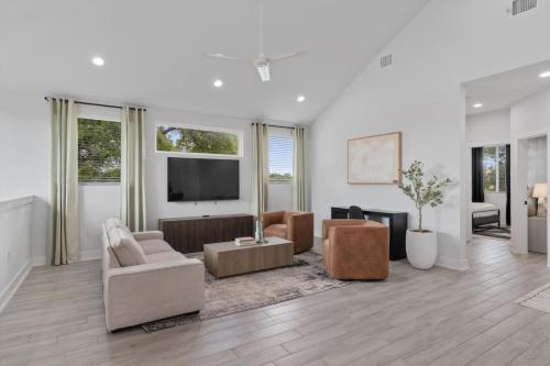 Luxury Combined Homes - Downtown Access - Balcony in Austin, USA