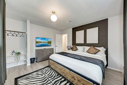 Cozy Modernized Home - Minutes to Downtown-AUS