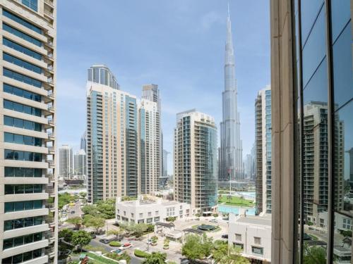 Downtown 1 Bed - Burj Khalifa Balcony View, Дубай