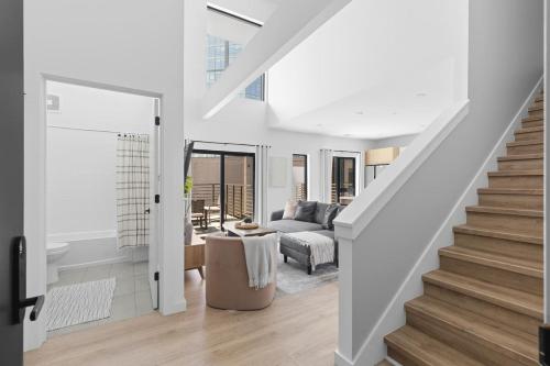 Luxury Penthouse with 2 Floors Pool Patio Gym Walk to Broadway in Nashville, USA