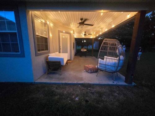 4 bedroom pet friendly grill under 5 min to airport and Choctaw Casino - image 13