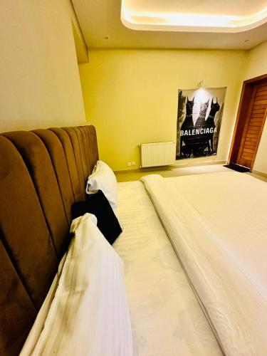 Luxury 2 Bedroom Apartment- F11 Islamabad - image 13