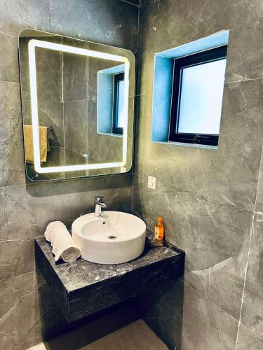 Luxury 2 Bedroom Apartment- F11 Islamabad - image 14