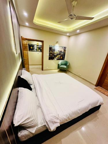 Luxury 2 Bedroom Apartment- F11 Islamabad - image 6