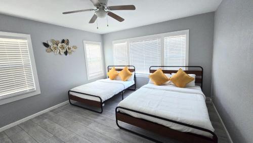 Exotic Home Vista 15 Min To Legoland beaches in Vista, USA