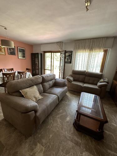 Amplio y Comodo Chalet en Zaragoza con piscina y tenis gîte à louer Utebo