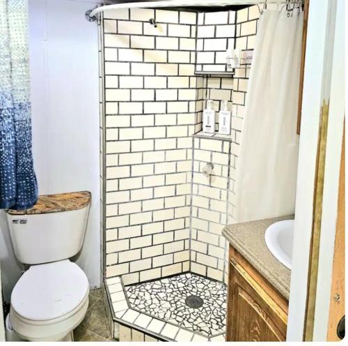 Small space on acrage in Guthrie, USA