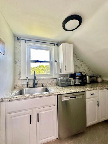 Town & Country Andover, NJ Area Apt- 2nd FL in Andover Township (NJ)