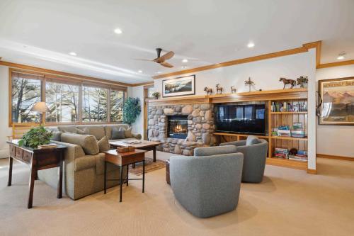 Highlands Lodge 203 by East West Hospitality
