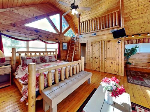 Mountain Seduction 2 Bedrooms Sleeps 16 Views Foosball Jacuzzi WiFi - image 10