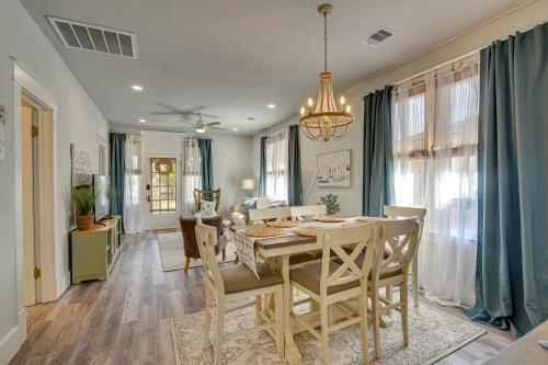Walk to Galveston Beach Texas Home with Fenced Yard in Galveston, USA