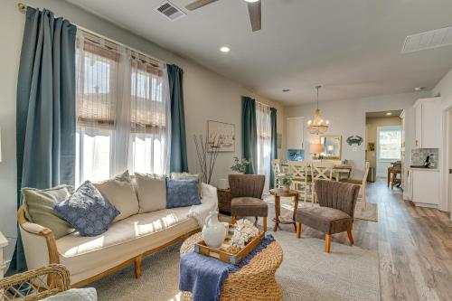 Walk to Galveston Beach Texas Home with Fenced Yard in Galveston, USA