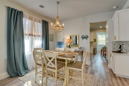 Walk to Galveston Beach Texas Home with Fenced Yard in Galveston, USA
