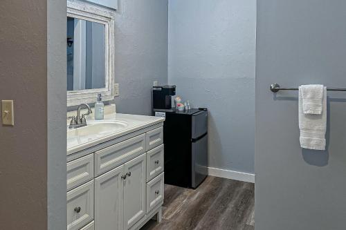 The Applegate All 3 Suites in Dillsboro, USA