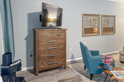 The Applegate All 3 Suites in Dillsboro, USA
