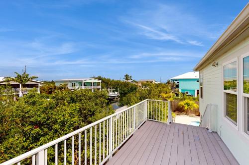 Salty Air Retreat in ลิตเติล ทอช คีย์ (FL)