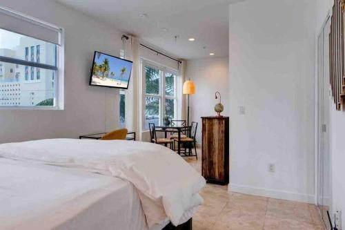 S BEACH SPOT Heated pool 2BLOCKs to BEACH BBQ in Miami Beach, USA