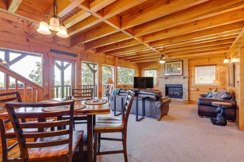 Upscale Retreat with Deck Hot Tub and Stunning Views - image 6
