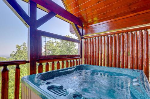 Upscale Retreat with Deck Hot Tub and Stunning Views - image 2