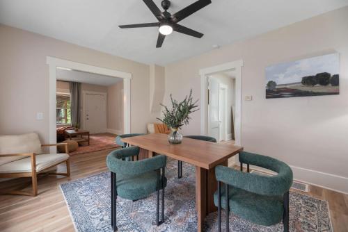 Beautiful 2 Bed 1 Bath home near College Hill - image 3
