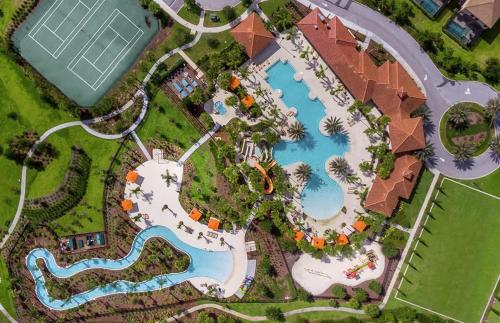 Upstay - Lrg Family Home w Private Pool & Hot Tub in Davenport, USA