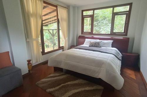 Hospedaje Baños de Agua Santa- Vista al Pailón – khách sạn tại Rio Verde