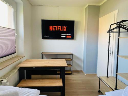 3x Doppelzimmer mit Smart TV und Netflix, große Parkplatze, free WIFI in Schkopau