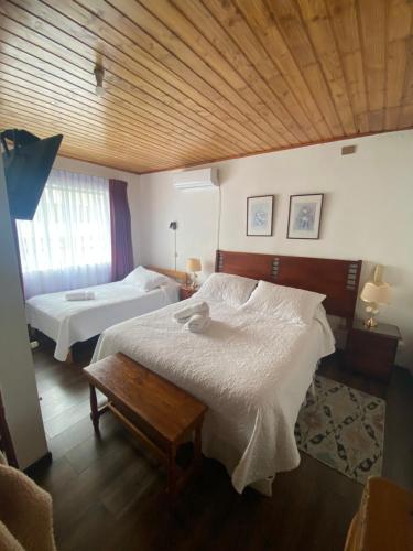 1 double bed, 1 twin bed