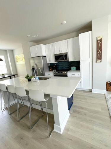 Brand New Build 10 Min- Uptown